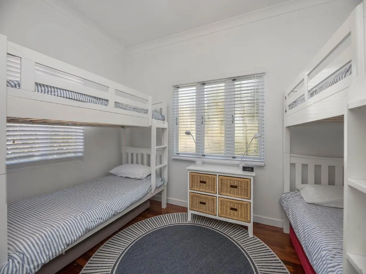 15 Seaview Terrace Moffat Beach Qld Caloundra Holiday home
